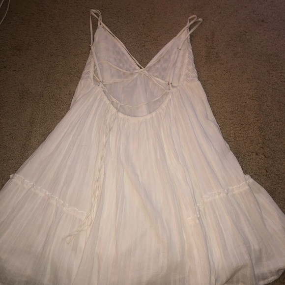 White Flowy Embroidery Dress NWOT - Picture 4 of 6